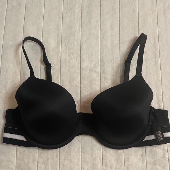 PINK Victoria's Secret Other - PINK Victoria's Secret Lightly Lined T-Shirt Black Bra 36C